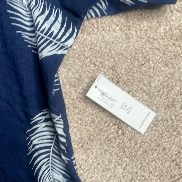 Old Navy Blue and White Casual Button Down Shirt - Picture 3 of 4